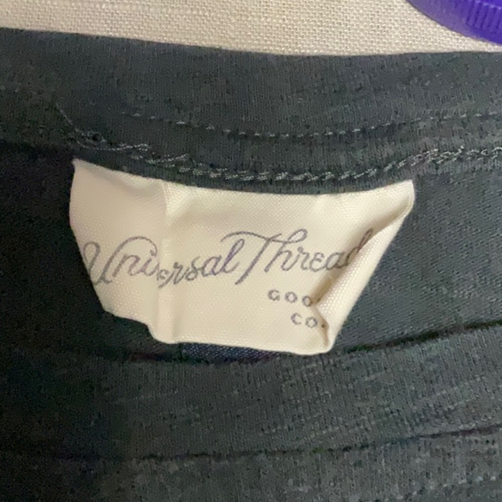Universal Thread - Picture 6 of 9